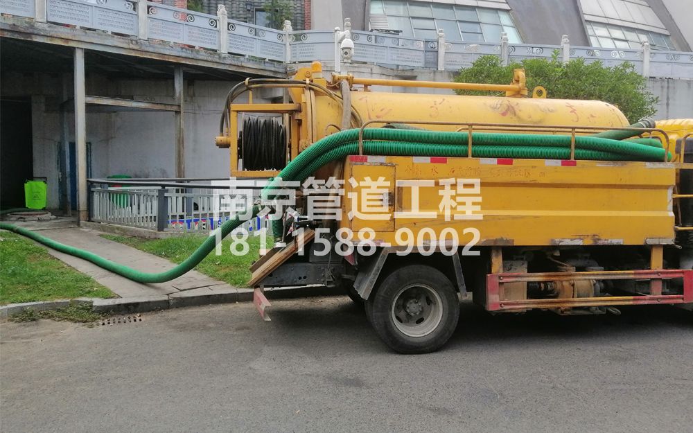 277永定商场隔油池吸污